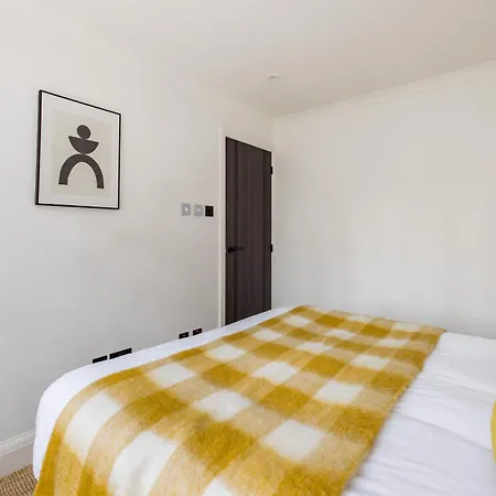 The Fulham Broadway Apartment London Exterior photo