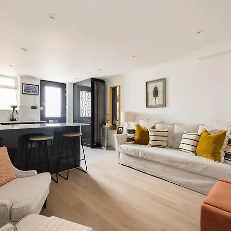 The Fulham Broadway Apartment London Exterior photo